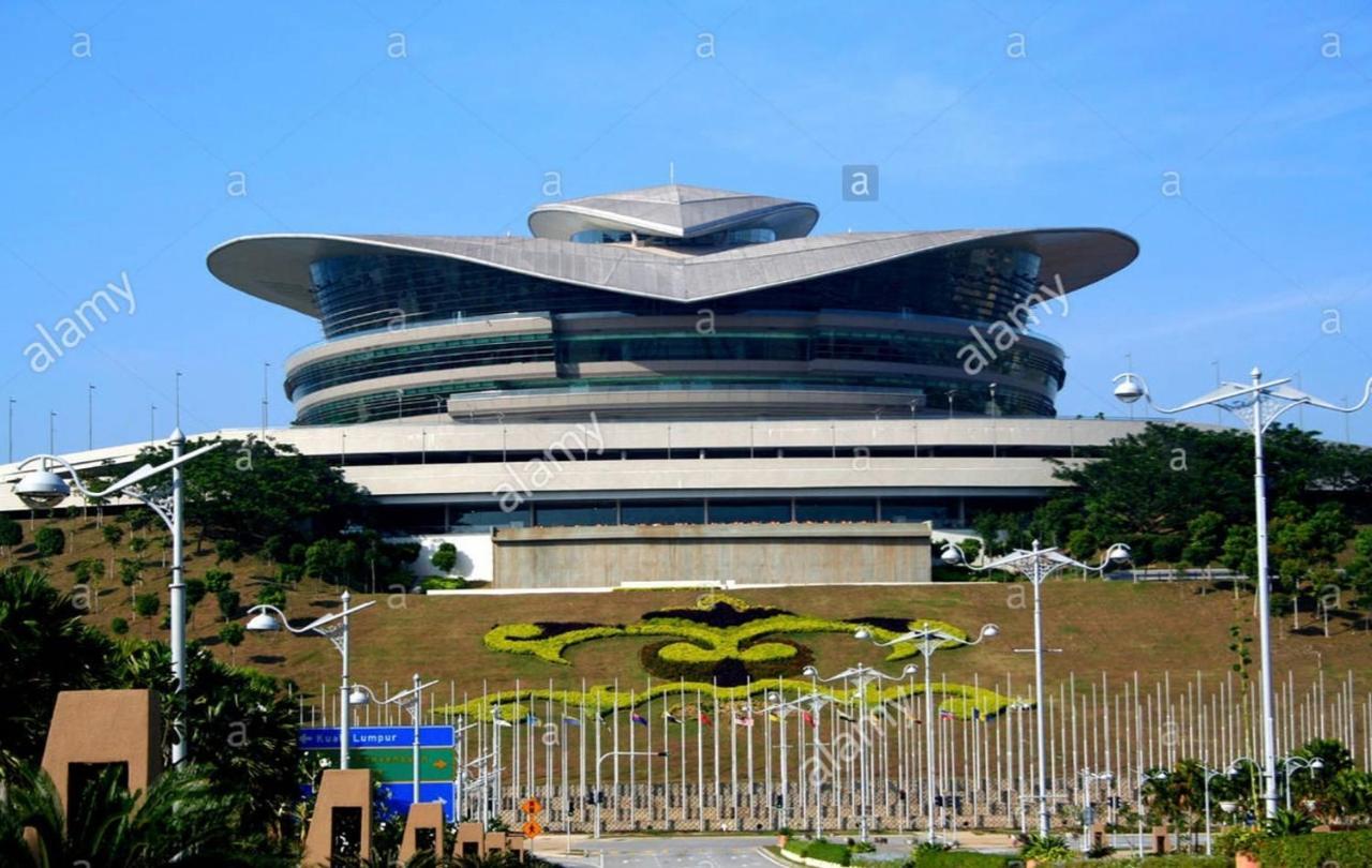 Conezion Residence Putrajaya Nearby Ioi City Mall ภายนอก รูปภาพ